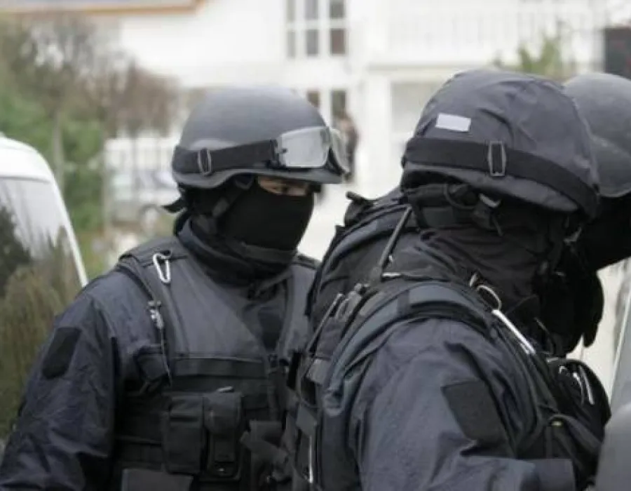 Foto Percheziții în judeţul Mehedinţi şi în alte 6 judeţe