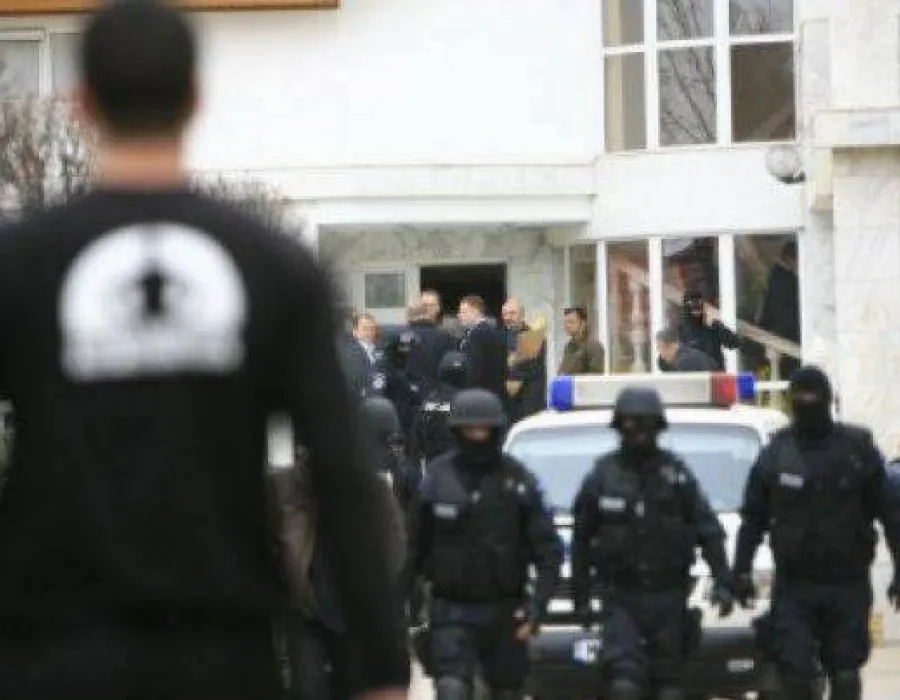 Foto Percheziţii cu trupe speciale la persoane bănuite de evaziune fiscală. Prejudiciul este estimat la 350.000 de lei