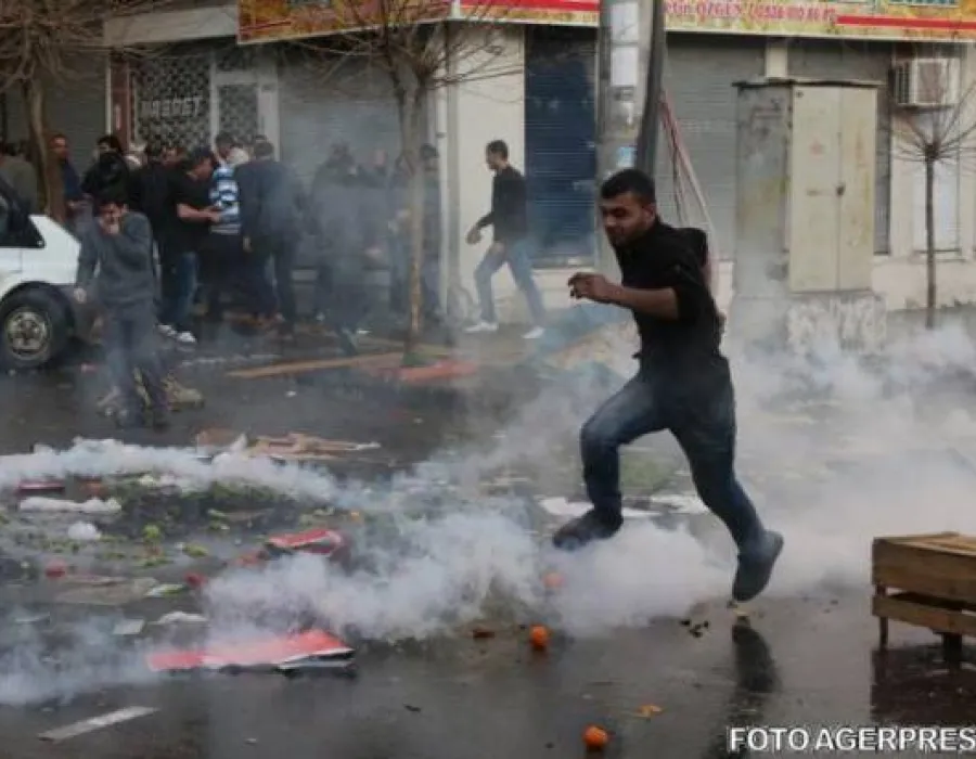 Foto Atac terorist în Turcia. Doi polițiști uciși și zeci de persoane rănite