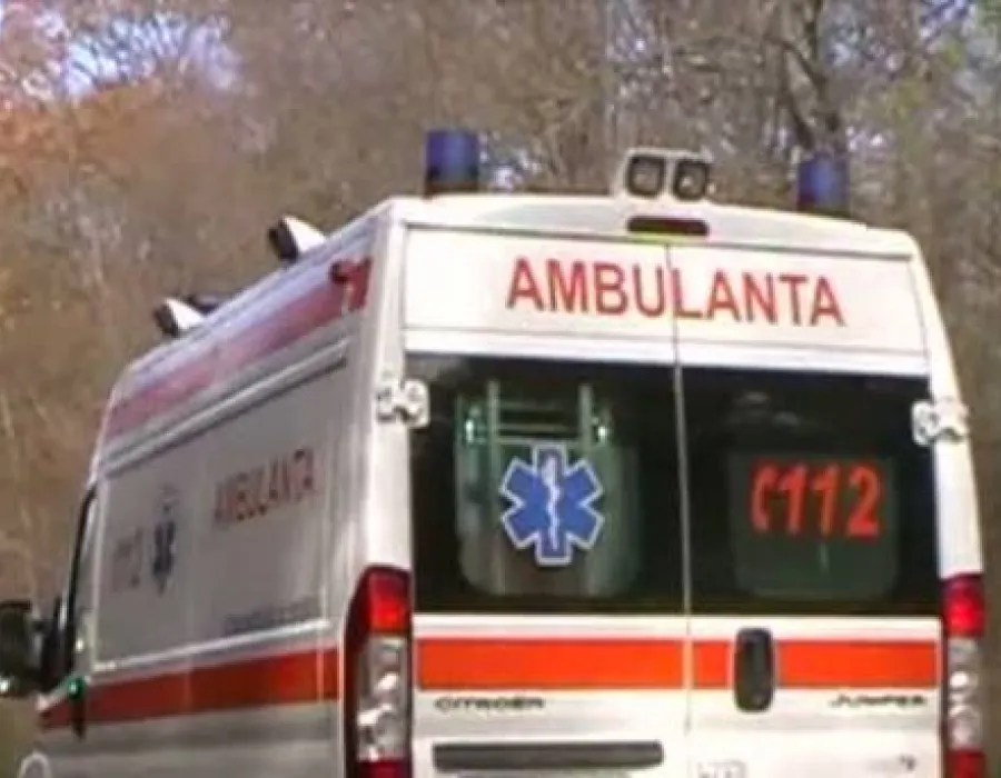 Foto O femeie din Gorj, salvată în ultima clipă. A fost găsită pe stradă în şoc hipotermic