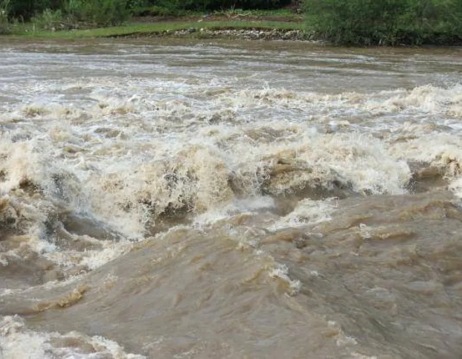 Foto Vine urgia! Hidrologii au emis cod portocaliu de inundaţii