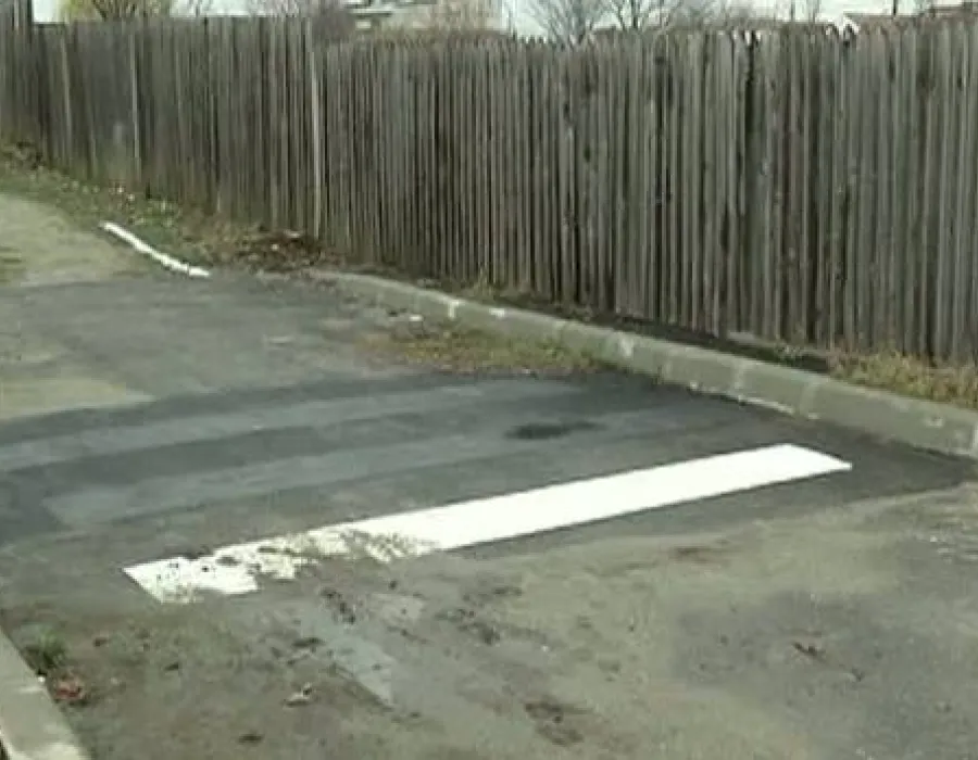 Foto Oltenii făcură trecerile de pietoni de-a latul drumului