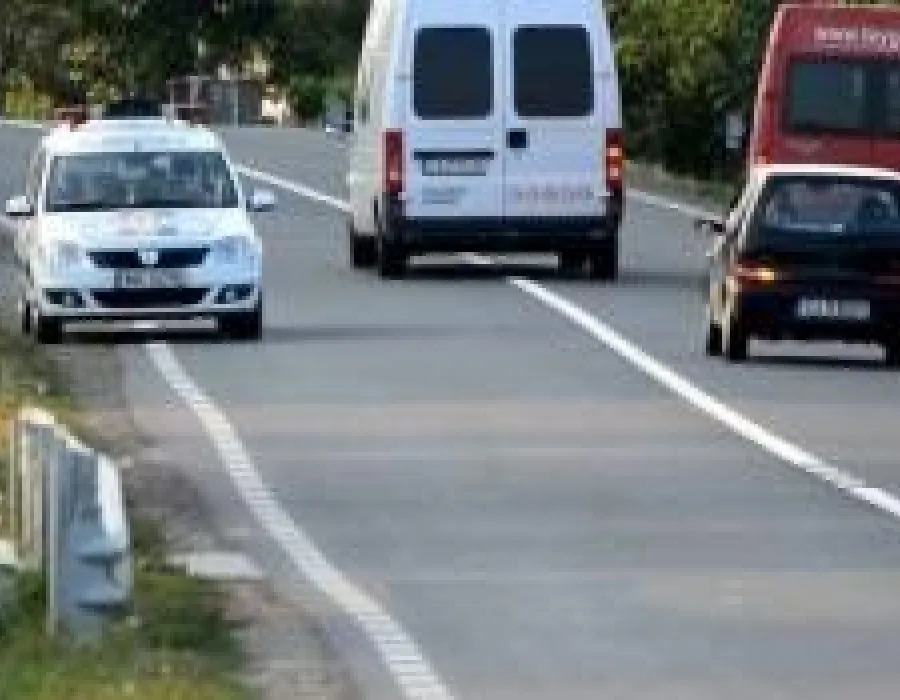 Foto Un echipaj al Poliției de Frontieră a pus viața șoferilor în pericol, conducând într-un mod haotic pe o șosea din Mehedinți (VIDEO)