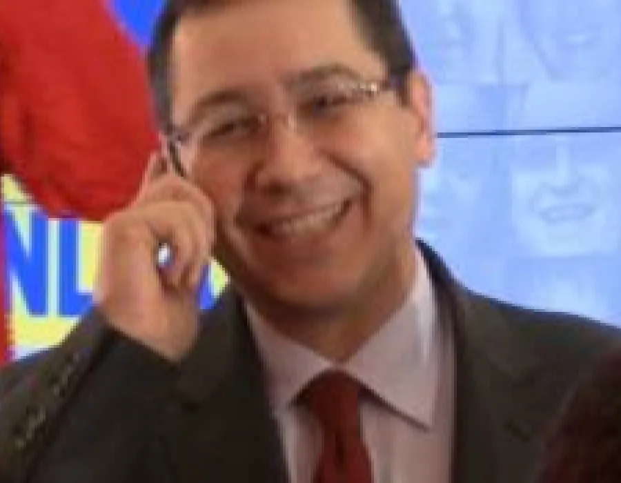 Foto Cum îi mulțumea Victor Ponta lui deputatului etniei rome Nicolae Păun, în seara alegerilor, pentru ajutorul din campanie (VIDEO)