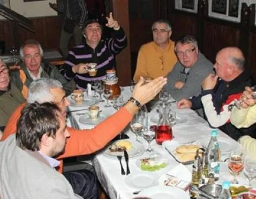 Foto Foştii jucători ai Craiovei Maxima, supăraţi pe Rotaru