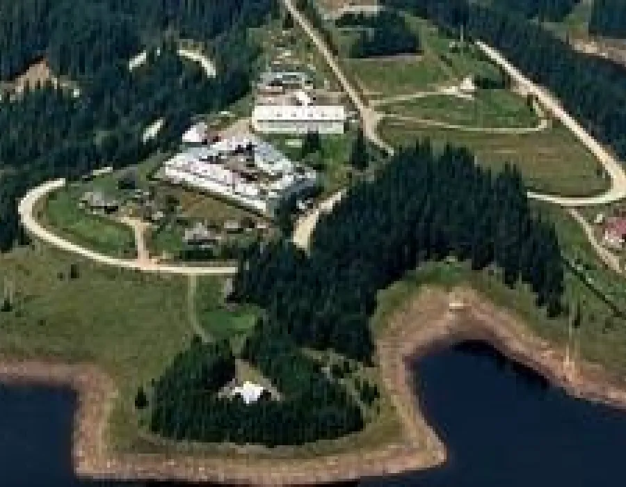 Foto Tânăr, călugărit cu forța. Tatăl adolescentului: A plecat să se înscrie la facultate și ne-am trezit că nu mai vine acasă, ca să aflăm ulterior că a plecat la Mănăstirea Oașa. Comportamentul lui se schimba, devenea mai rece (VIDEO)