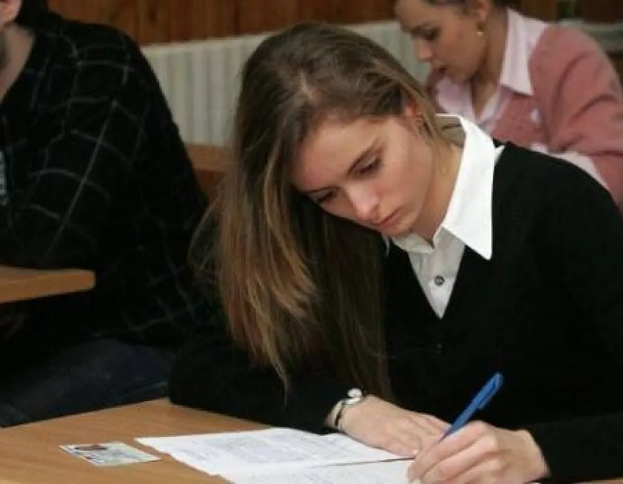 Foto Ministerul Educaţiei: Elevii claselor a XII-a ar putea să susţină încă o SIMULARE în mai