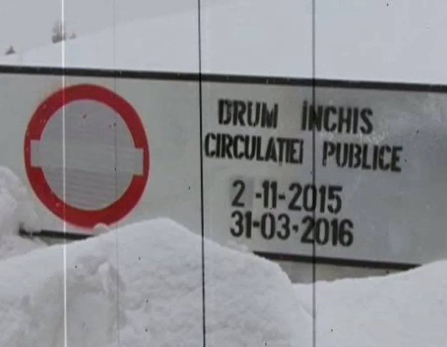 Foto Zăpadă de cinci metri pe Transalpina. Drumul rămâne închis VIDEO