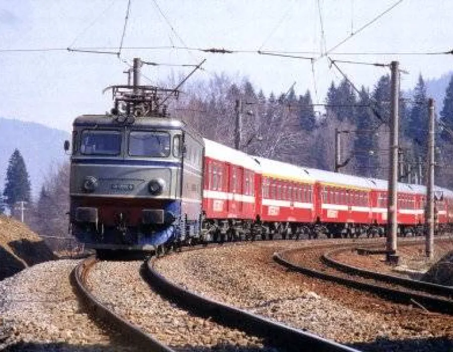 Foto Umbrela si neatentia i-au adus sfarsitul unei tinere de 23 de ani. Scenele petrecute in gara din Targu Jiu
