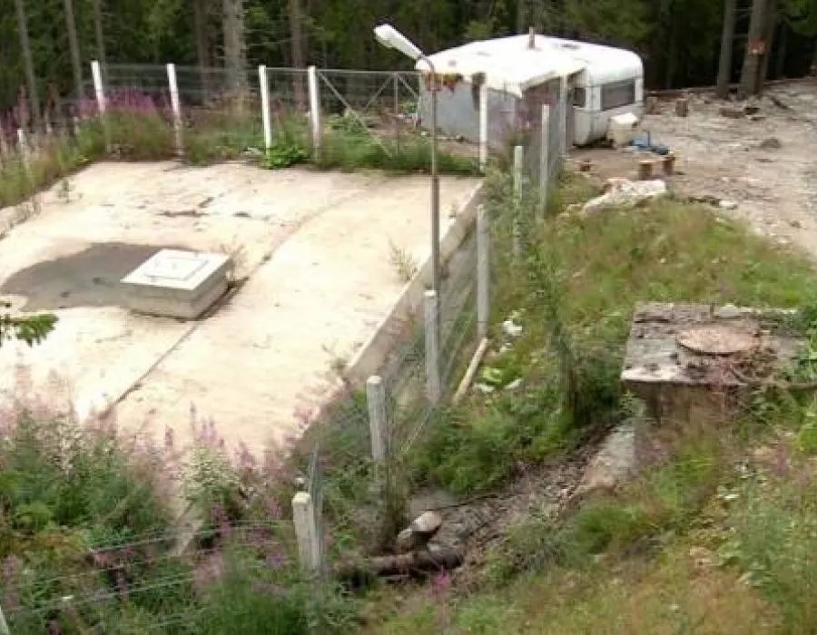 Foto Accident cumplit! Un copil de 4 ani a murit după ce căzut în haznaua unei pensiuni