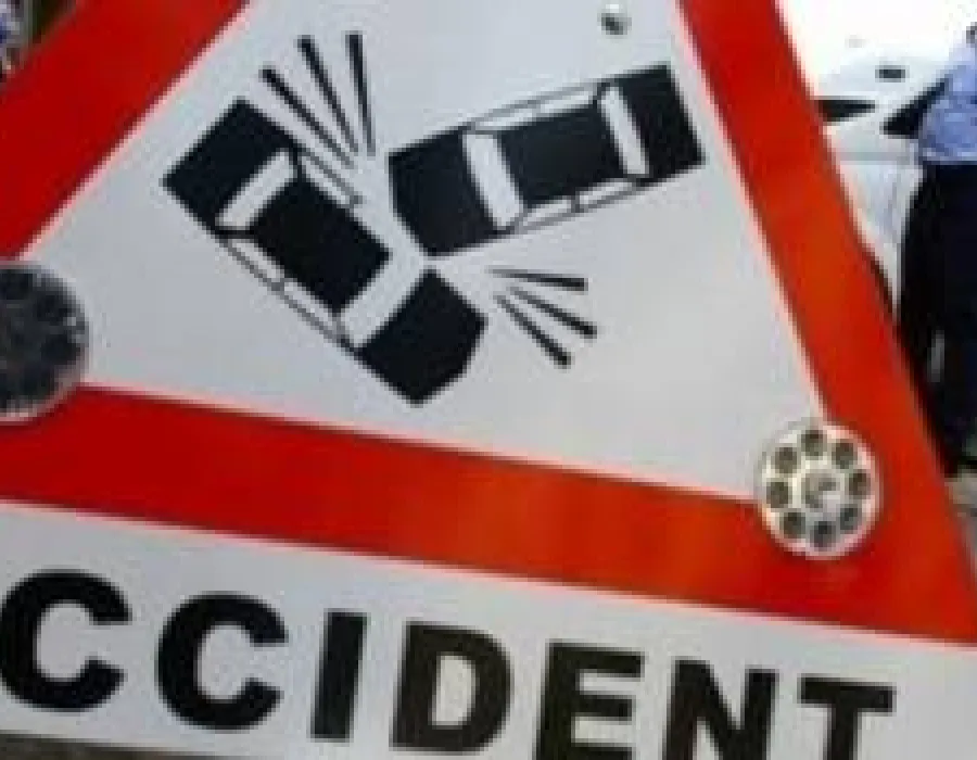 Foto O șoferiță aflată sub influența băuturilor alcoolice a lovit cu mașina cinci copii