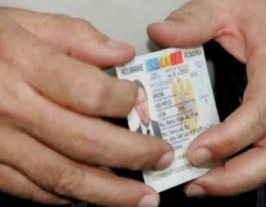Foto SE SCHIMBĂ BULETINELE! Cum vor arăta noile acte de identitate şi ce DATE nu vor mai fi trecute pe acestea