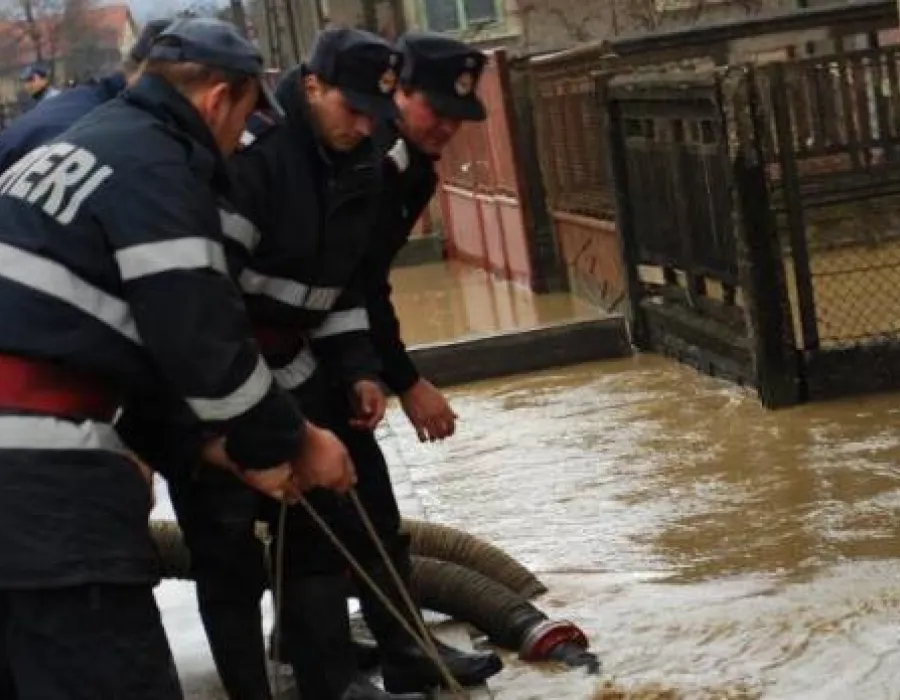 Foto Cod galben de inundații în mai multe județe din țară. Ce spun hidrologii