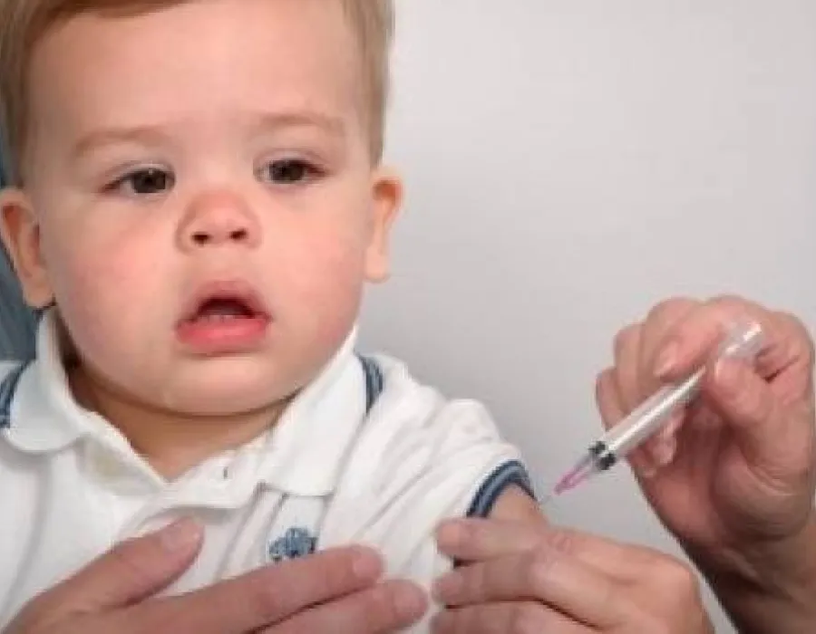 Foto Cabinetele medicilor pediatri, pline de vaccinuri aduse din Kazahstan. Părinţii refuză imunizarea bebeluşilor