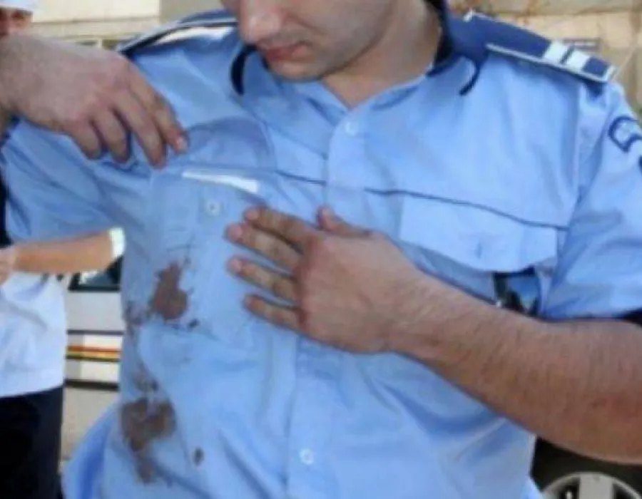 Foto Un şofer din Craiova, condamnat la 12 ani de închisoare pentru că a lovit intenţionat un poliţist cu maşina