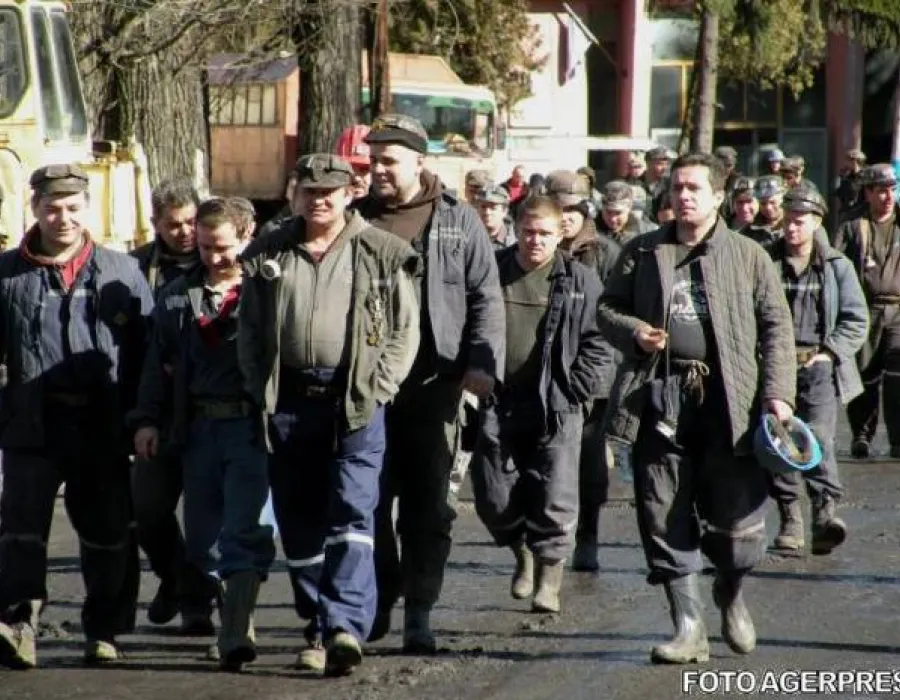 Foto Un grup de mineri a intrat în Capitală. Oamenii protestează față de disponibilizări și situaţia Complexului Energetic Oltenia