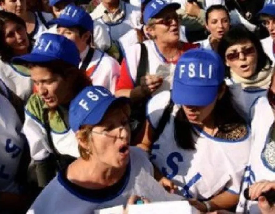 Foto Profesorii încep protestele. Astăzi şi mâine, în faţa Guvernului