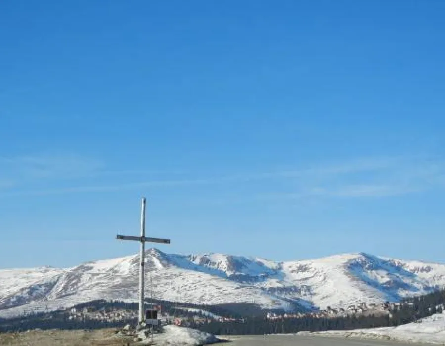 Foto Pericol de avalanse pe Transalpina. Autoritatile au inchis soseaua din cauza zapezii de aproape 2 metri