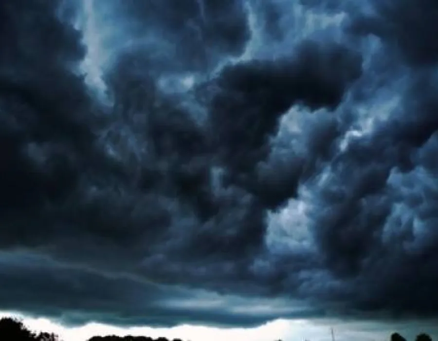 Foto ATENŢIONARE ANM: Ploi torenţiale şi intensificări ale vântului timp de 24 de ore. Este vizat şi Bucureştiul