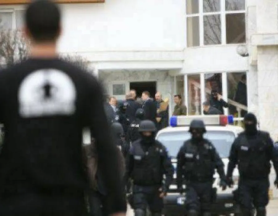 Foto Afacerişti, reţinuţi pentru spălare de bani şi evaziune fiscală