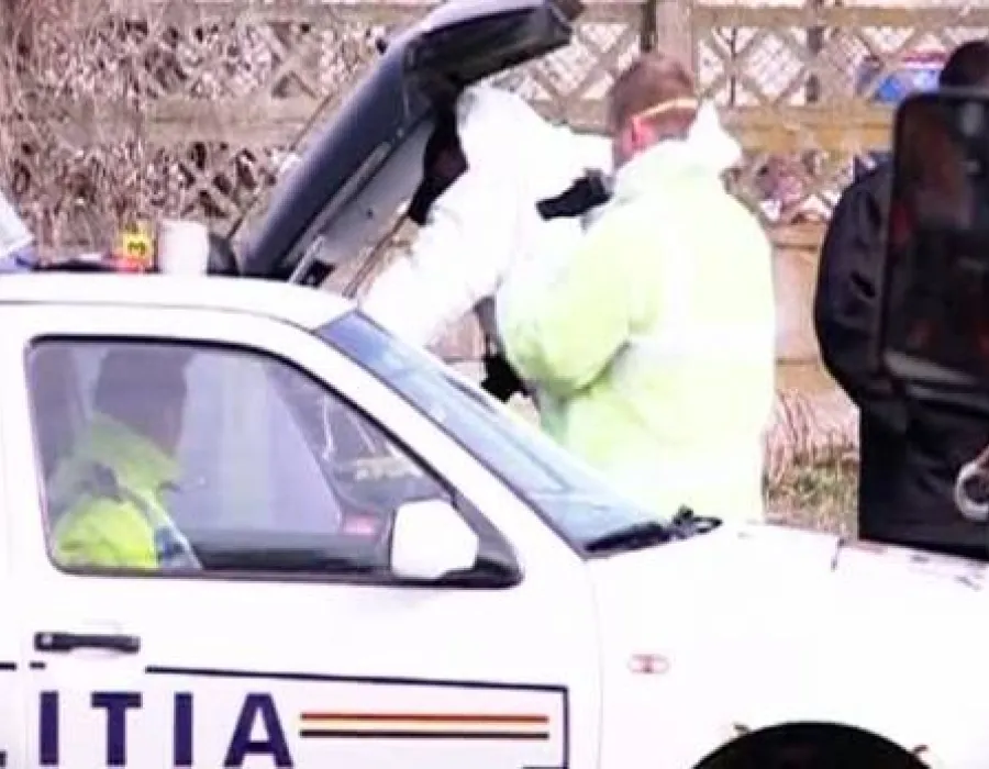 Foto Descoperire macabră lângă spital. Un bărbat a fost găsit într-o baltă de sânge