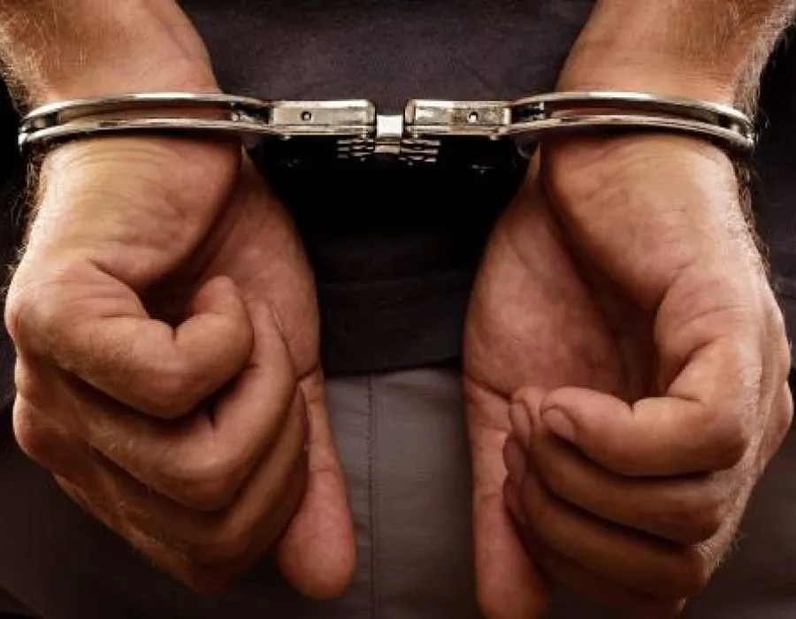 Foto Un român care călătorea cu un terorist implicat în atacurile din Franţa a fost arestat