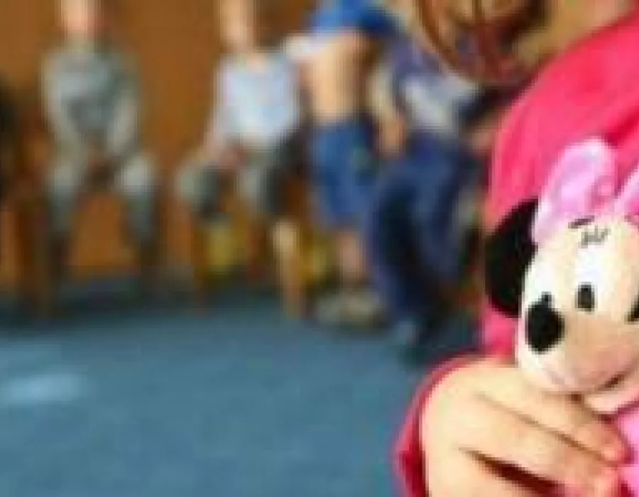 Foto O anchetă a fost deschisă la un centru de plasament după ce o educatoare a obligat un copil să meargă la culcare