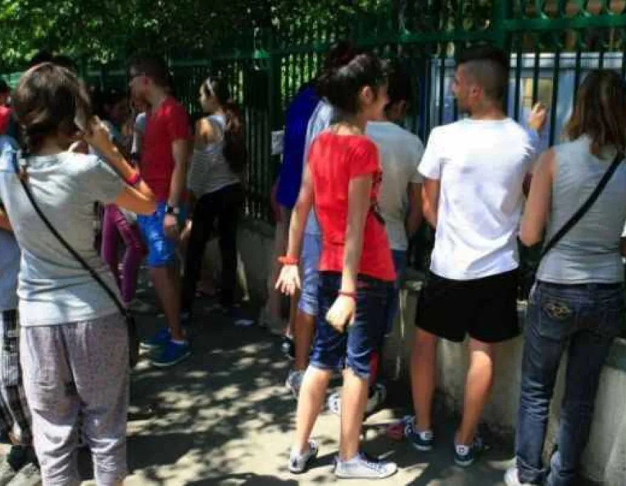 Foto Rezultate Evaluare Naţională judeţul Dolj. Patru elevi au obţinut medii de 10 în judeţul Dolj