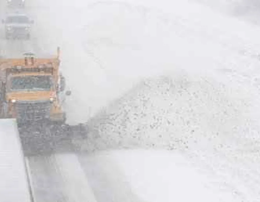 Foto Licitațiile pentru deszăpezirea drumurilor naționale, amânate. Ce soluție are CNADNR