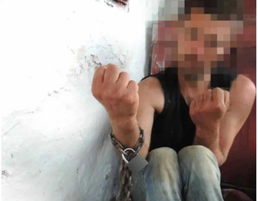 Foto VIDEO / Imagini TERIFIANTE! SCLAVI în România! Minori RĂPIȚI și ținuți în LANȚURI!