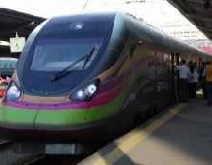 Foto Vești bune pentru turiștii care vor să meargă la mare cu trenul. Noua garnitură ajunge în două ore la Constanța și are un super preț