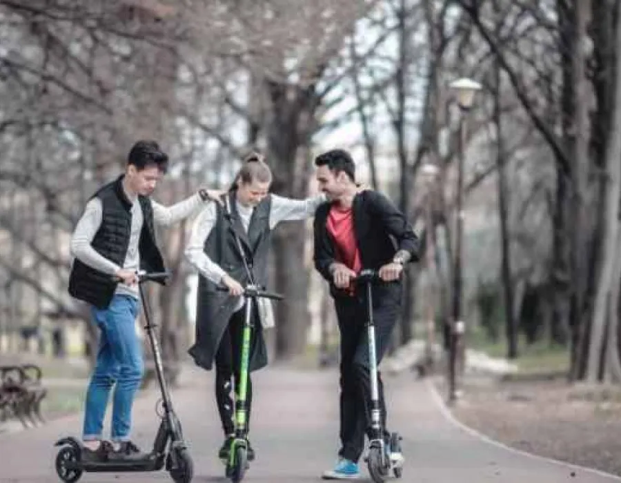 Foto Un inginer oltean a inventat trotineta electrică. Afacerea de succes a fost preluată de fiica lui