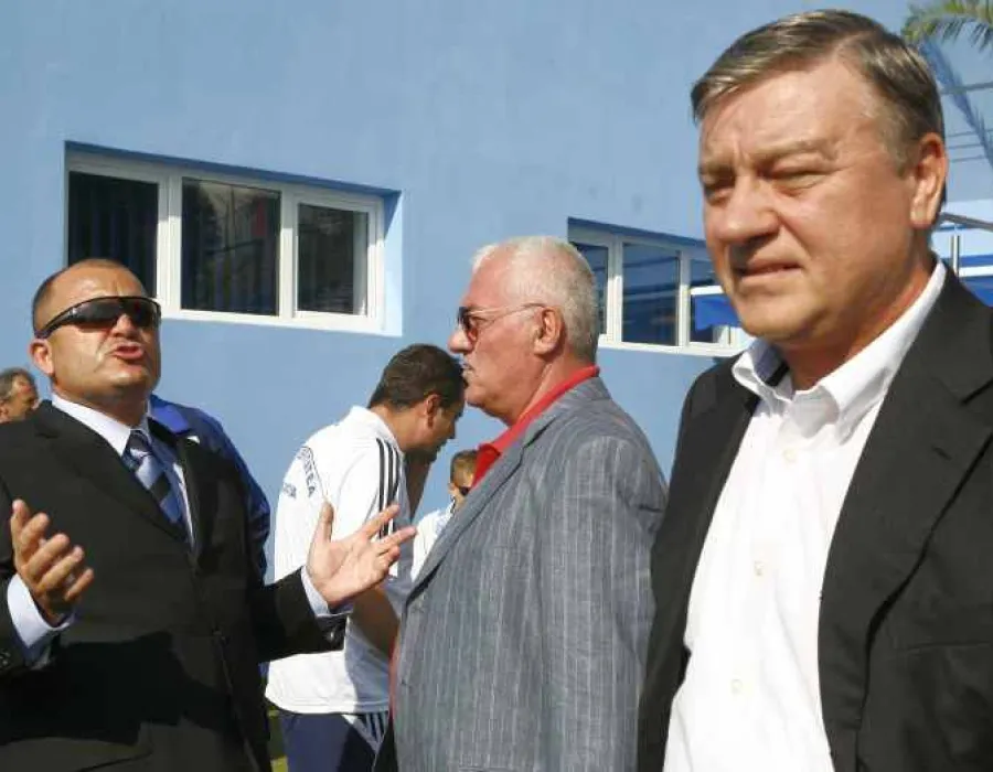 Foto Craiova, între comedie şi amnezie