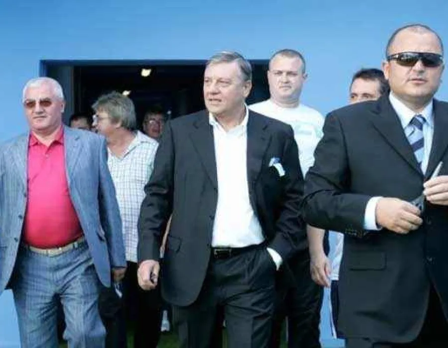 Foto „Pe 5 iunie se dezbate în Comitetul Executiv problema clubului FC Universitatea Craiova”