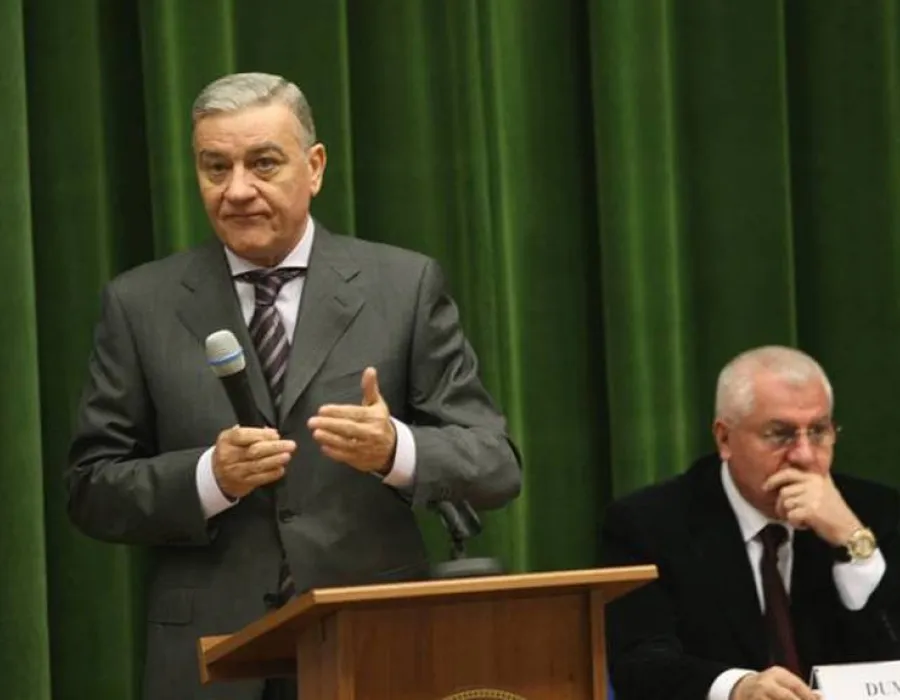 Foto Sechestru pe bunurile lui Sandu, Dragomir, LPF şi FRF