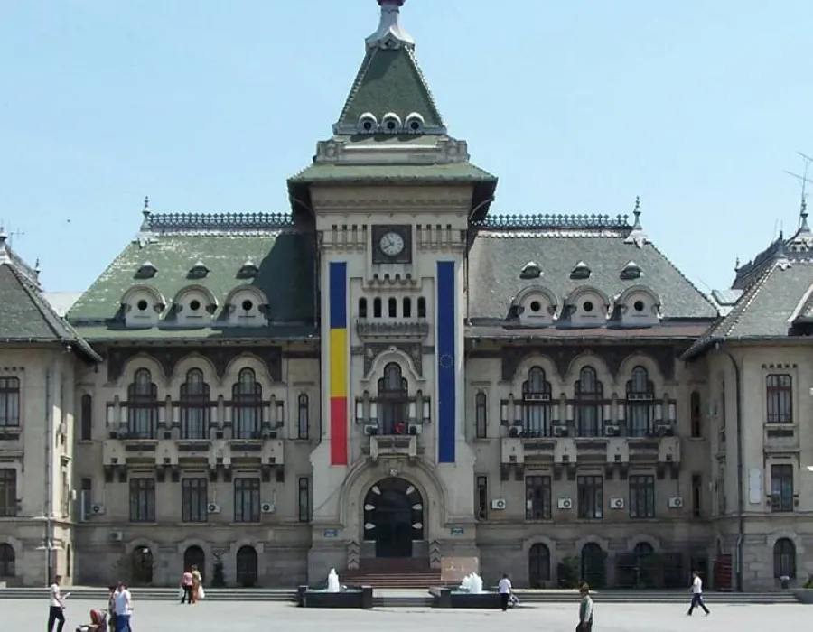 Foto Consiliul Judeţean licitează pentru merele din şcoli