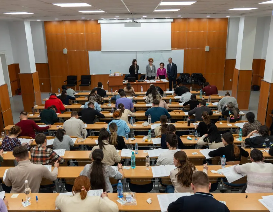 Foto Peste 1.000 de candidați au susținut rezidențiatul la UMF Craiova 