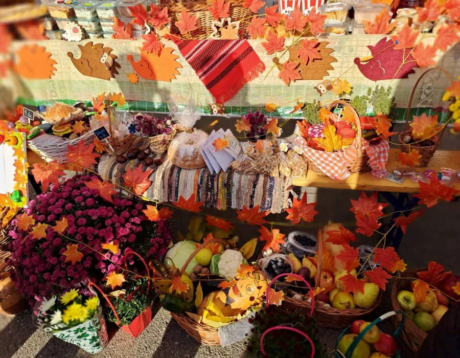 Foto Festivalul Toamnei, sărbătoarea culorilor, a talentului și a comunității la Școala Decebal din Craiova