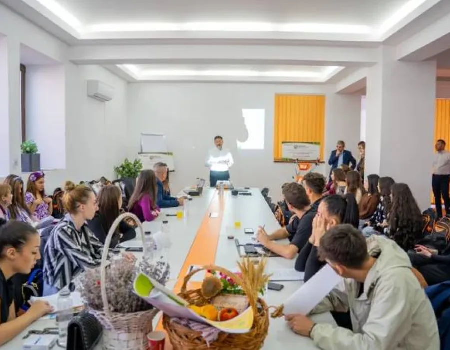 Foto „COOLtură pentru Agricultură”: peste 500 de elevi învățați să transforme ideile în afaceri reale