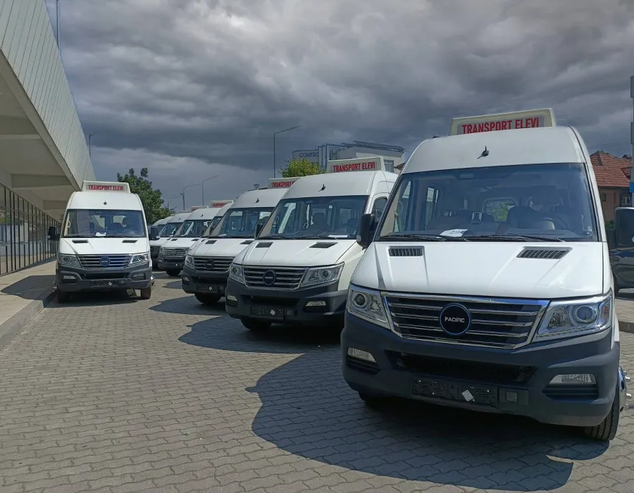 Foto Gorj: Cinci microbuze electrice noi pentru transportul elevilor