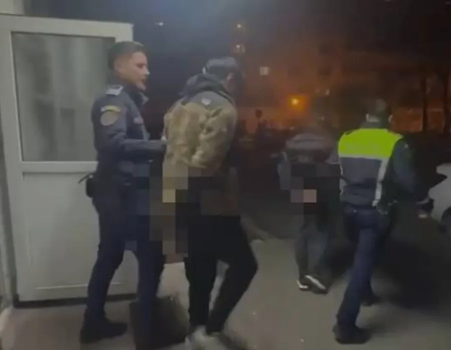 Foto Urmărire în trafic în Craiova. Doi tineri reținuți după ce au circulat cu un autoturism cu numere false