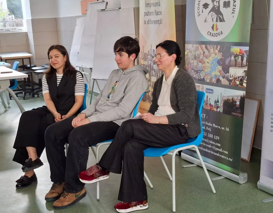 Foto De la etichete la încurajări. „Dialog cu încredere” la Școala Mihai Viteazul din Craiova 