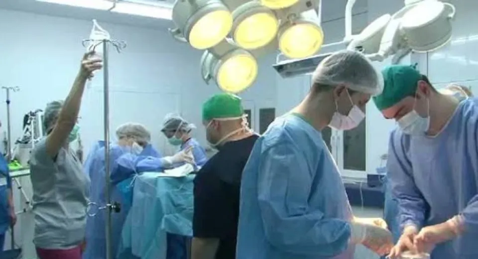 Foto Viaţa de medic: salarii mizere, ore suplimentare neplătite