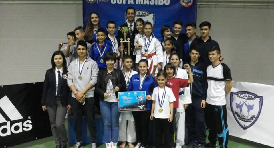 Foto Craiovenii au fost la înălţime la Petroşani