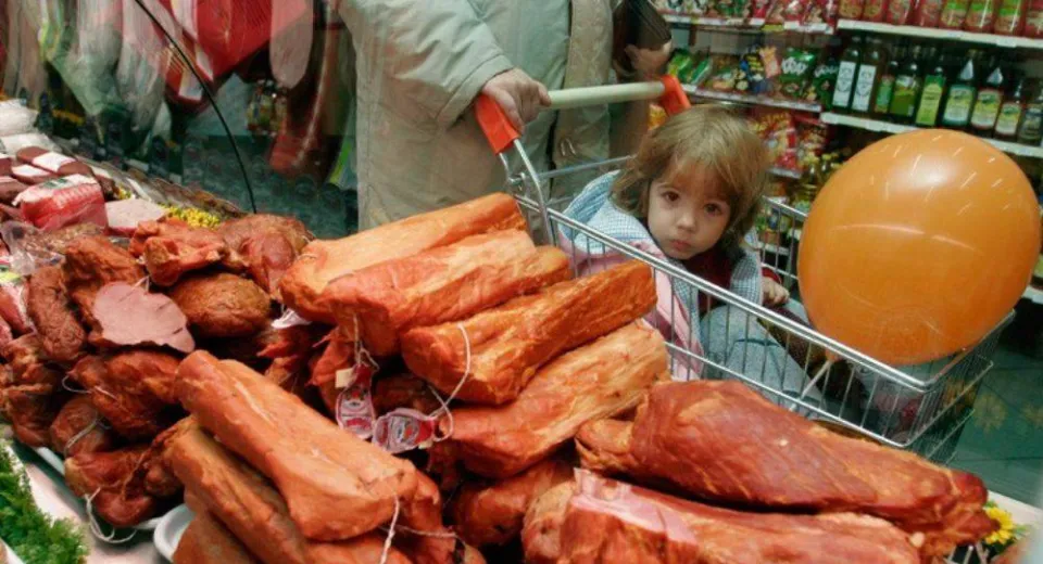 Foto Tone de fructe și sute de kilograme de carne - confiscate