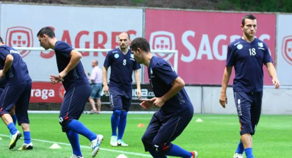 Foto Pandurii revin pe iarbă