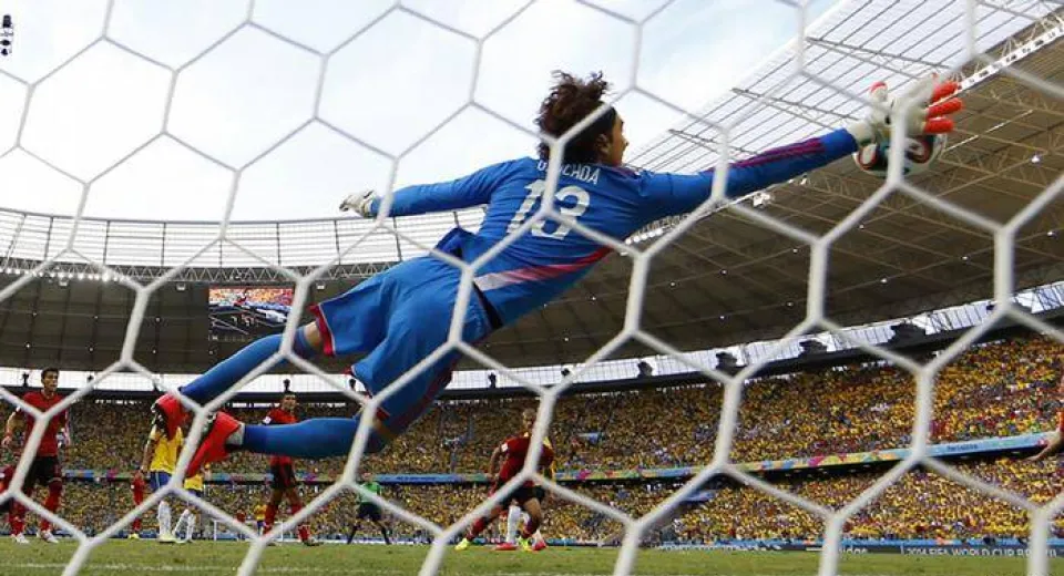 Foto Ochoa, minunea Mexicului, a ţinut piept Braziliei