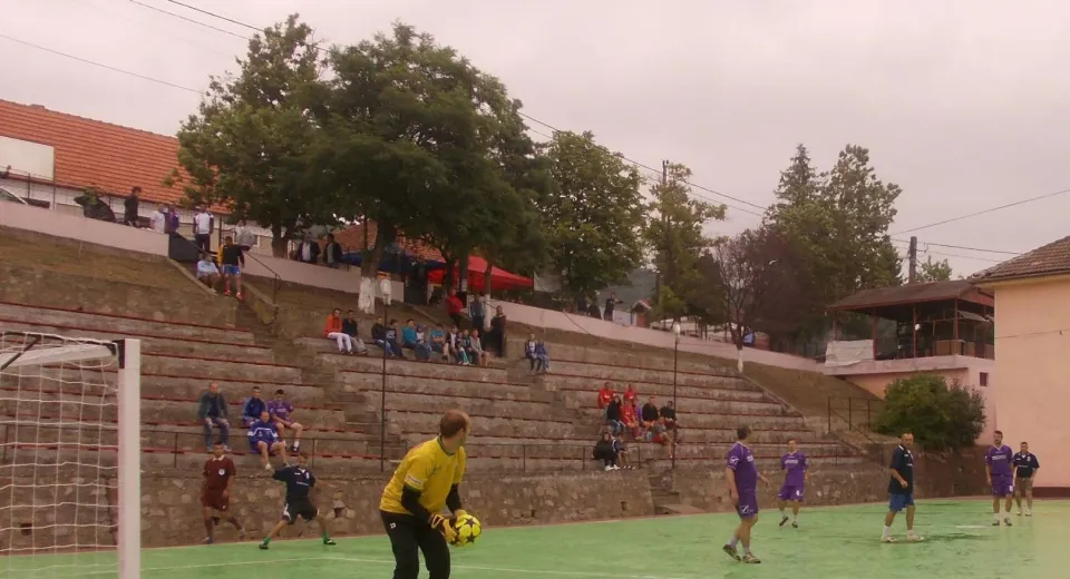 Foto Belobreşca a luat trofeul la minifotbal