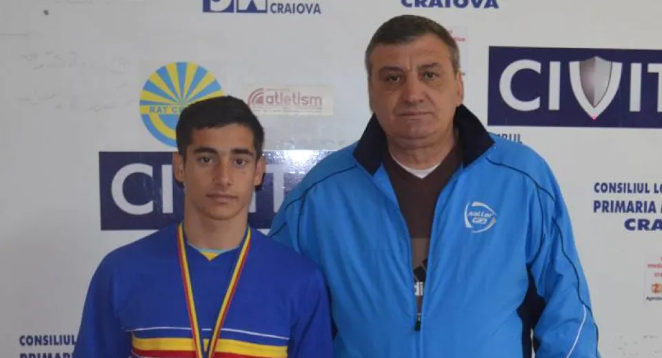 Foto Toboşaru Sandu se pregăteşte cot la cot cu spumă boxului românesc