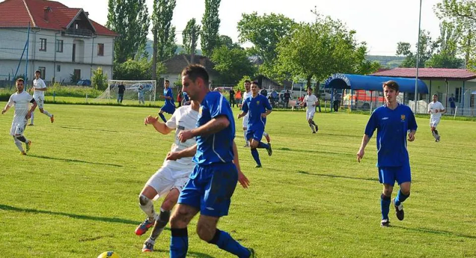 Foto Işalniţa, amical cu Viitorul Cârcea